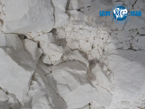 膩?zhàn)臃坌枰幽z水嗎？膩?zhàn)臃凼羌幽z好還是加水好？