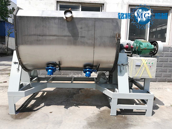 工人和真石漆攪拌機需要休息和補充，以更好地提高效率