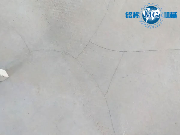 都說石膏基自流平抗開裂，可為啥到處開裂？